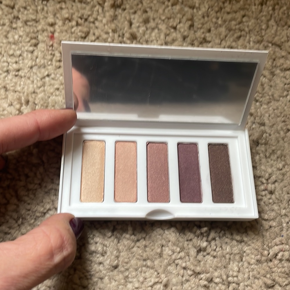 Makeup - Picture 5 of 5